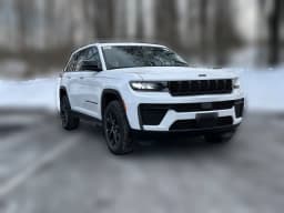 Jeep Grand Cherokee Laredo Altitude 4x4 2026 — side view
