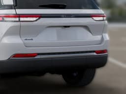 Jeep Grand Cherokee Laredo Altitude 4x4 2026 — side view