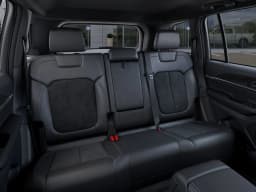 Jeep Grand Cherokee Laredo Altitude 4x4 2026 — side view