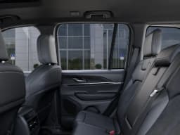 Jeep Grand Cherokee Laredo Altitude 4x4 2026 — side view