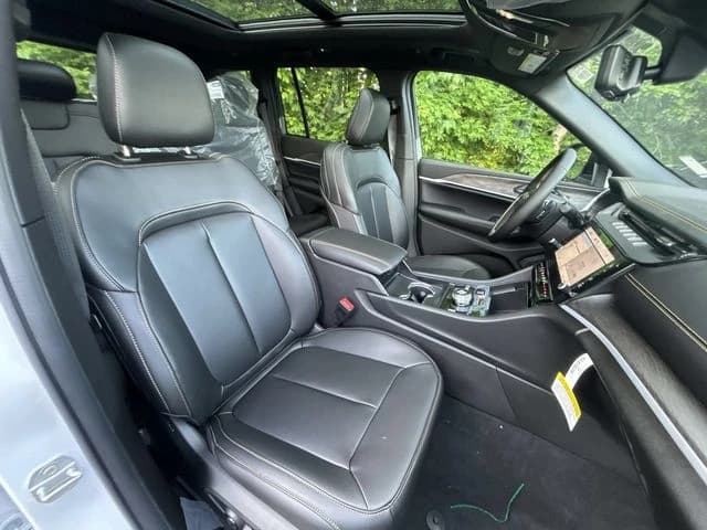 Jeep Grand Cherokee 85th Anniversary Edition 4x4 2026 — side view