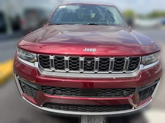 Jeep Grand Cherokee Limited 4x4 2026 — side view
