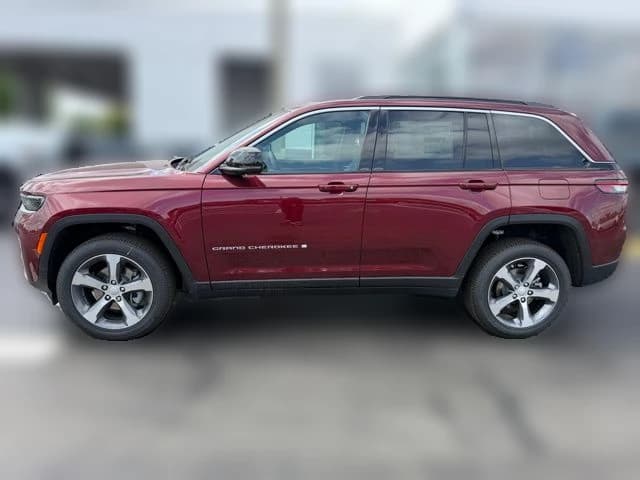 Jeep Grand Cherokee Limited 4x4 2026 — side view