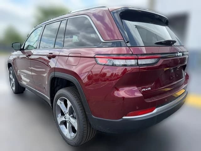 Jeep Grand Cherokee Limited 4x4 2026 — side view