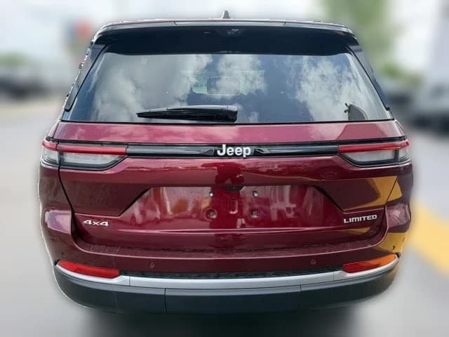 Jeep Grand Cherokee Limited 4x4 2026 — side view