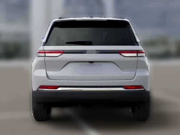 Jeep Grand Cherokee Limited 4x4 2026 — side view
