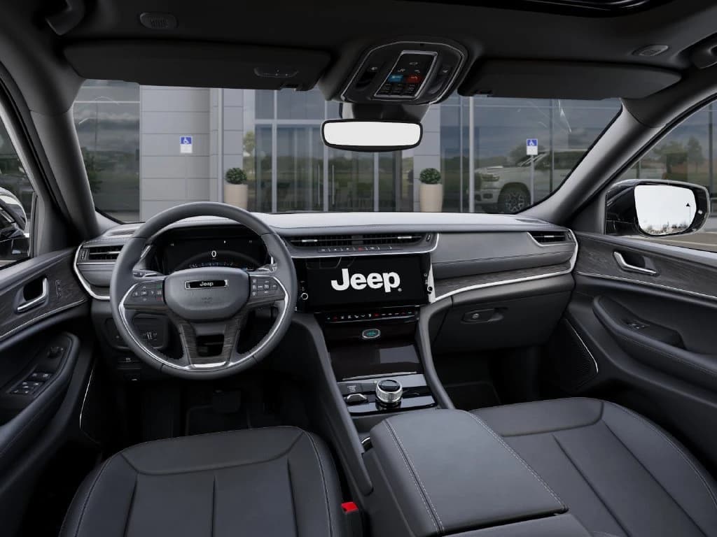 Jeep Grand Cherokee Limited 4x4 2026 — side view
