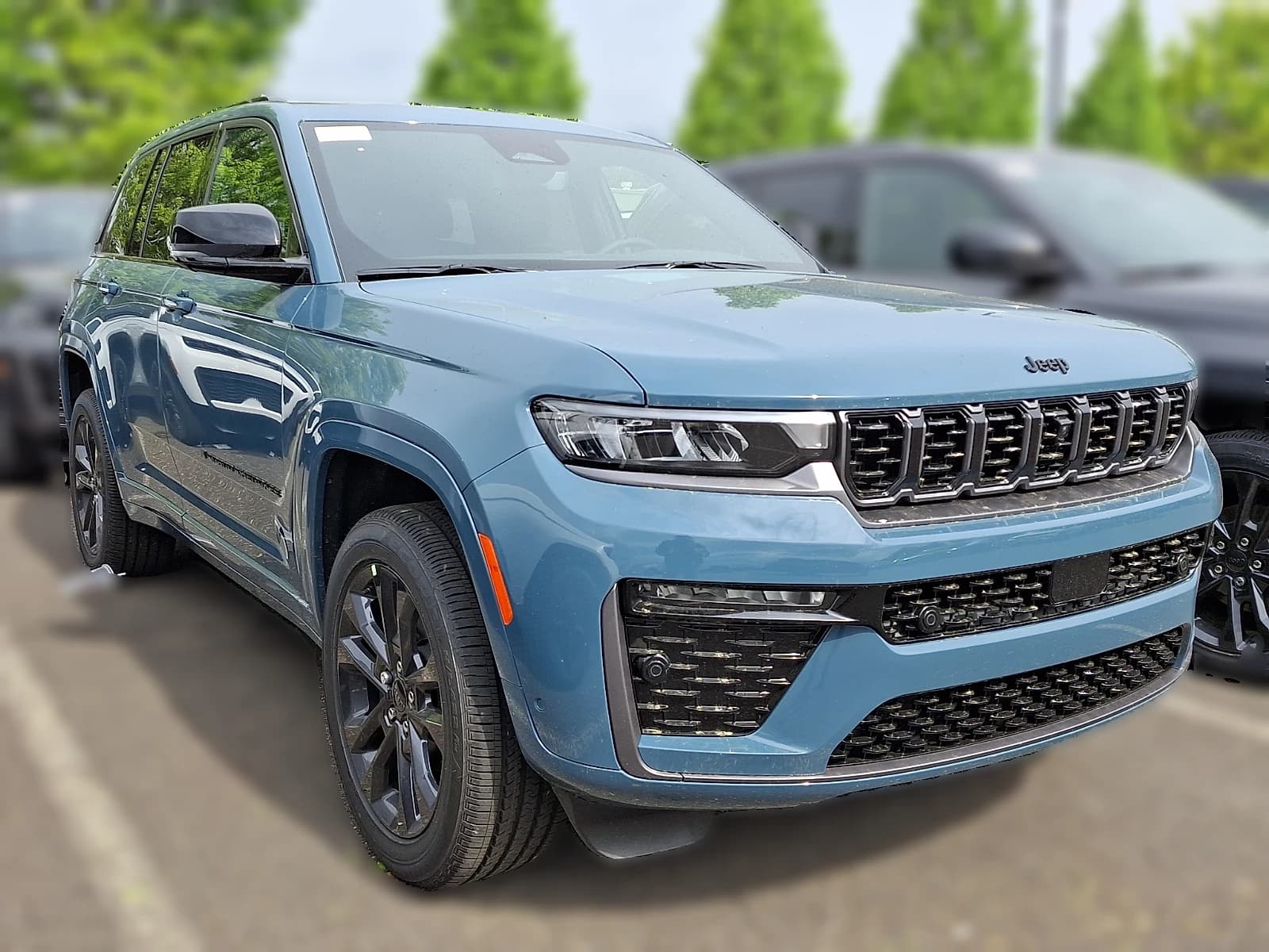 Jeep Grand Cherokee Limited 4x4 2026 — side view