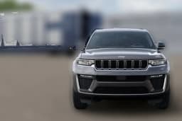Jeep Grand Cherokee Limited 4x4 2026 — side view