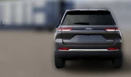 Jeep Grand Cherokee Limited 4x4 2026 — side view
