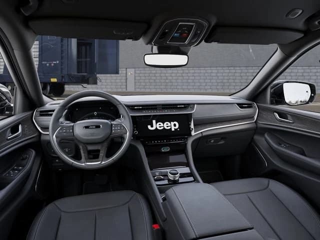 Jeep Grand Cherokee Limited 4x4 2026 — side view