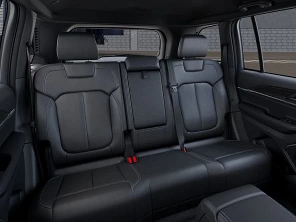 Jeep Grand Cherokee Limited 4x4 2026 — side view