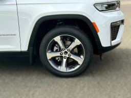 Jeep Grand Cherokee Limited 4x4 2026 — side view