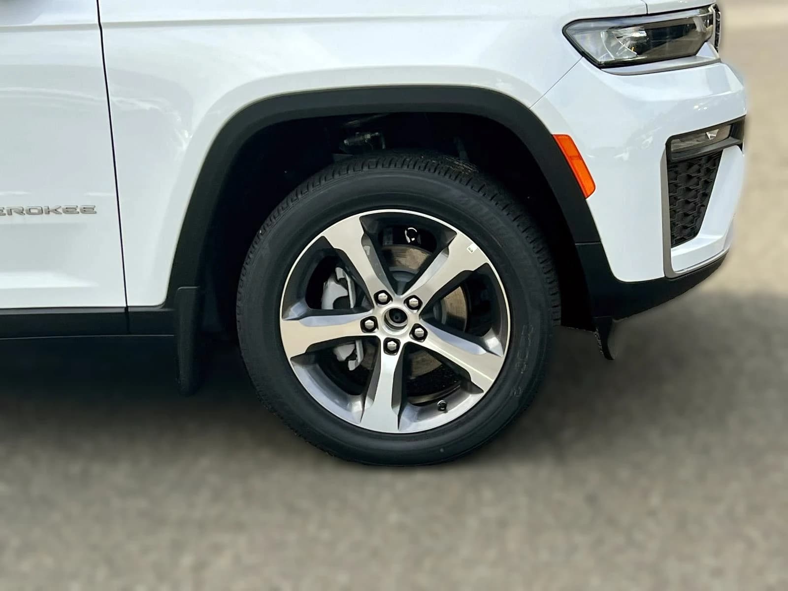 Jeep Grand Cherokee Limited 4x4 2026 — side view