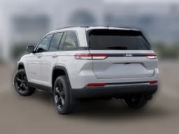Jeep Grand Cherokee Limited 4x4 2026 — side view
