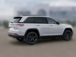 Jeep Grand Cherokee Limited 4x4 2026 — side view