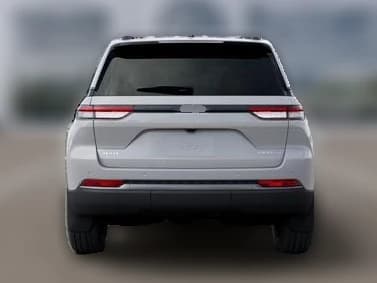 Jeep Grand Cherokee Limited 4x4 2026 — side view