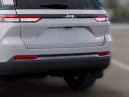 Jeep Grand Cherokee Limited 4x4 2026 — side view