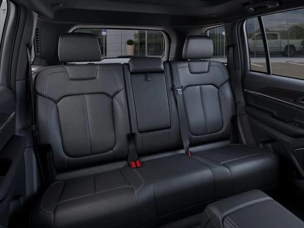 Jeep Grand Cherokee Limited 4x4 2026 — side view