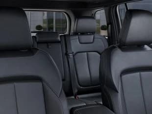 Jeep Grand Cherokee Limited 4x4 2026 — side view