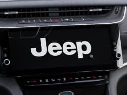 Jeep Grand Cherokee Limited 4x4 2026 — side view
