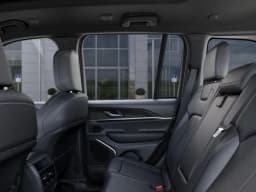 Jeep Grand Cherokee Limited 4x4 2026 — side view
