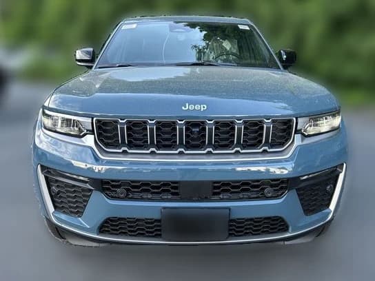 Jeep Grand Cherokee Limited 4x4 2026 — side view