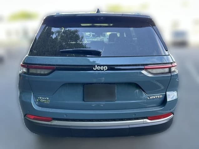 Jeep Grand Cherokee Limited 4x4 2026 — side view