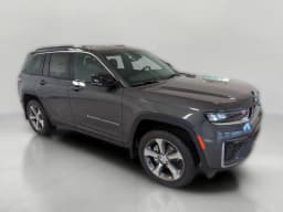Jeep Grand Cherokee Limited 4x4 2026 — side view