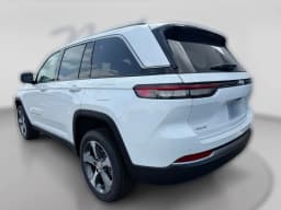 Jeep Grand Cherokee Limited 4x4 2026 — side view