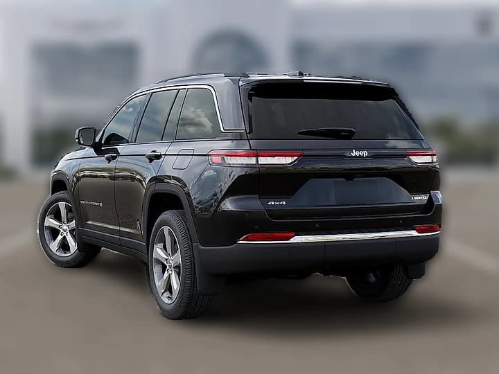 Jeep Grand Cherokee Limited 4x4 2026 — side view