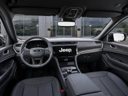 Jeep Grand Cherokee Limited 4x4 2026 — side view