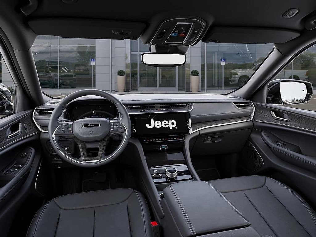 Jeep Grand Cherokee Limited 4x4 2026 — side view