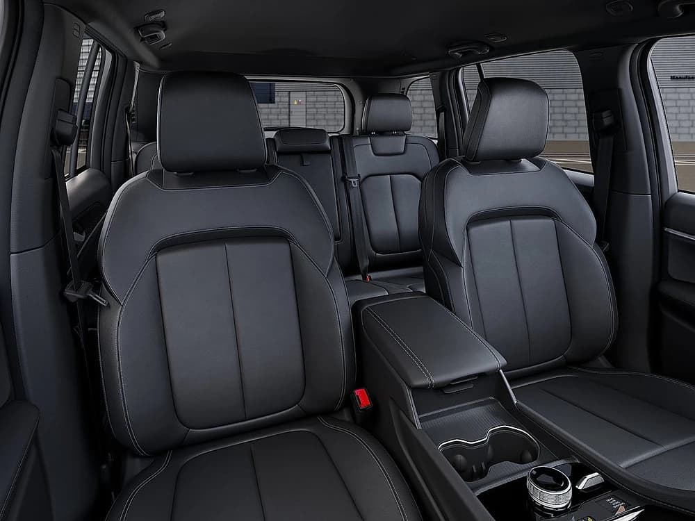 Jeep Grand Cherokee Limited 4x4 2026 — side view