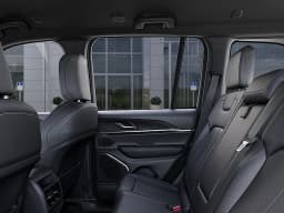 Jeep Grand Cherokee Limited 4x4 2026 — side view