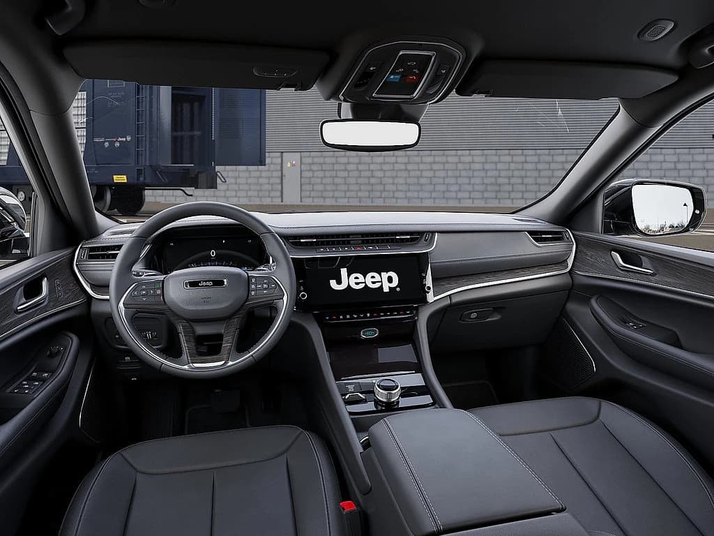 Jeep Grand Cherokee Limited 4x4 2026 — side view