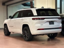 Jeep Grand Cherokee Limited Reserve 4x4 2026 — side view