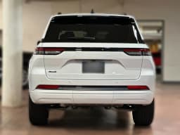 Jeep Grand Cherokee Limited Reserve 4x4 2026 — side view