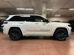 Jeep Grand Cherokee Limited Reserve 4x4 2026 — side view
