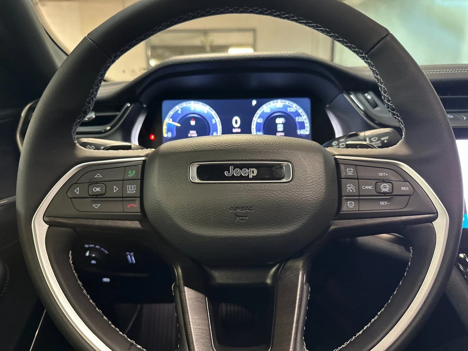 Jeep Grand Cherokee Limited Reserve 4x4 2026 — side view