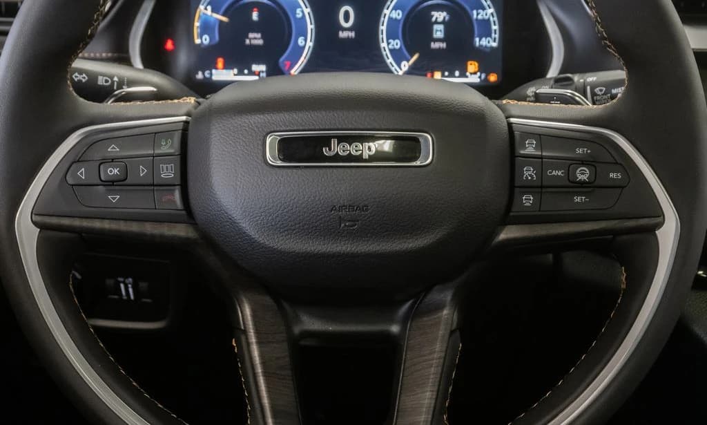 Jeep Grand Cherokee 85th Anniversary Edition 4x4 2026 — side view