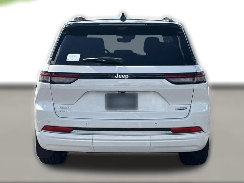 Jeep Grand Cherokee Summit 4x4 2026 — side view