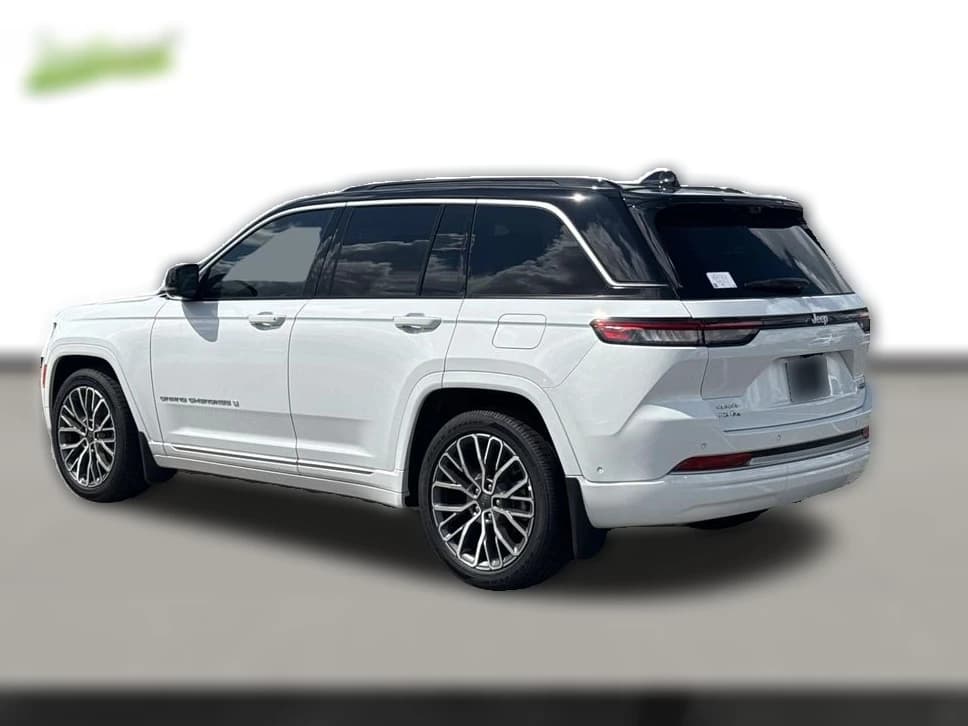 Jeep Grand Cherokee Summit 4x4 2026 — side view