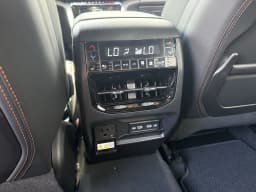 Jeep Grand Cherokee Summit 4x4 2026 — side view