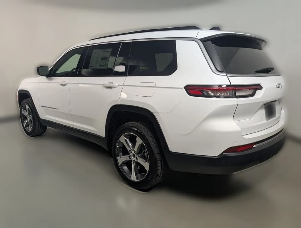 Jeep Grand Cherokee L Limited 4x2 2026 — side view