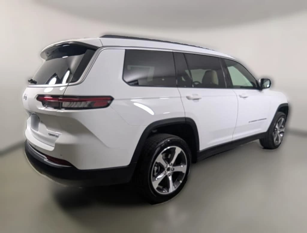 Jeep Grand Cherokee L Limited 4x2 2026 — side view