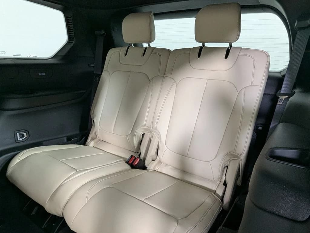 Jeep Grand Cherokee L Limited 4x2 2026 — side view