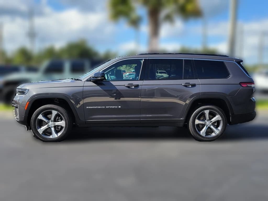 Jeep Grand Cherokee L Limited 4x2 2026 — side view