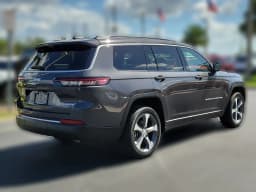 Jeep Grand Cherokee L Limited 4x2 2026 — side view