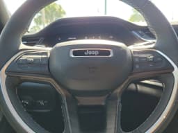 Jeep Grand Cherokee L Limited 4x2 2026 — side view